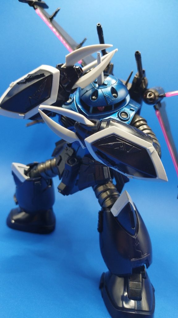 カメラアイはレジンを使用して大きくしています。