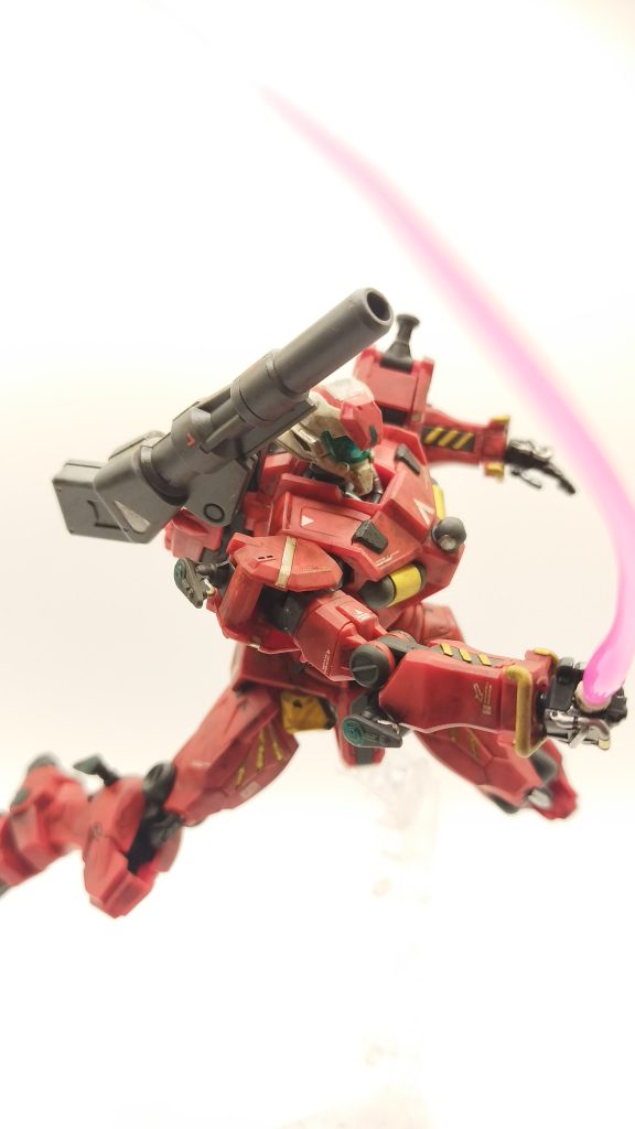 ビームサーベルエフェクトは火で炙って曲げてます。こうした方が勢いが出ていい気がします。