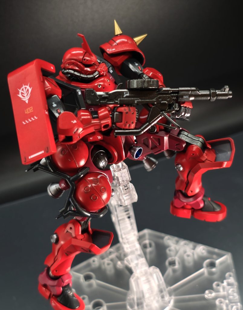 油断して、肘や腹のパーツを無くしてしまいました。撮影中も足の甲が崩壊するなど散々でした。orz