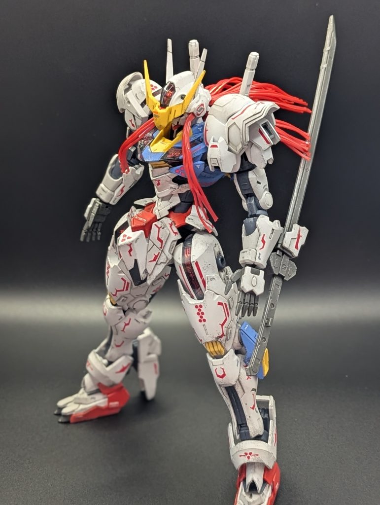 髪の毛接続部分はMGナドレのフェイスパーツと後ろはジャンクパーツです。腕に剣も気に入ってます!