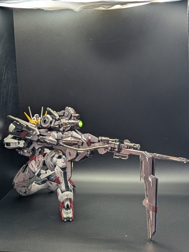 重いので銃座になるようにしました。スコープ部分にもメカニカルバストの付属LED仕込んでます。後ろのパイプ付け忘れ💦顔見えない笑