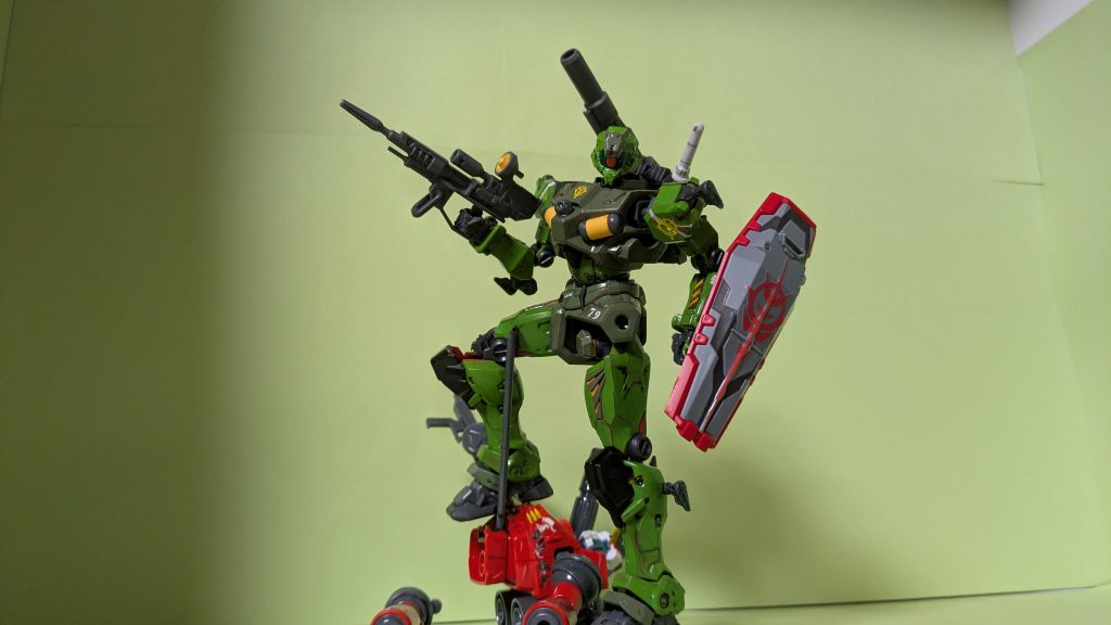 脱走兵「てめぇら!なに勝手なことをしてるんじゃボケが!」連邦兵「我々はこの地域の復興を…」脱走兵「じゃがましい!弱っちいテメエらの指図なんて受けんわ!」連邦兵「な、なんだと!」脱走兵「今日からこの地はザビ様のお膝元ぉ!「地球(アース)ジオン帝国」となったぁ!!」~~情報屋のおっさん「彼らの言い分は件のコロニー落としは地球に居座る特権階級に対する神(ギレン様)からの鉄槌であり、地球に住むかわいそうな連中を連邦の洗脳から解放し、真の極楽浄土に導くものですと、ありがたやありがたや…」