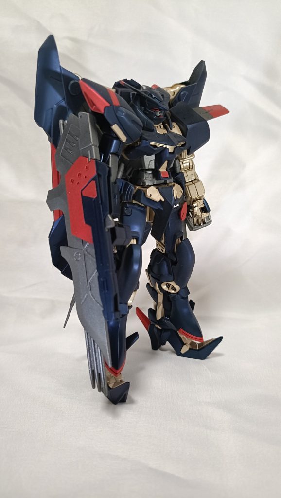 迷主がしばらくupしてなかったの知ってる人は知ってるのだが…この子は半年前に制作中「ここからやる気を出す方法」にて塗装待ちで積まれてたヤツのひとつなんだわ… んで、更にタチ悪い事に実は途中まで塗装してマスキングしたまま持ち手棒挿しっぱなしで放置してました… …述べ1年近くww 