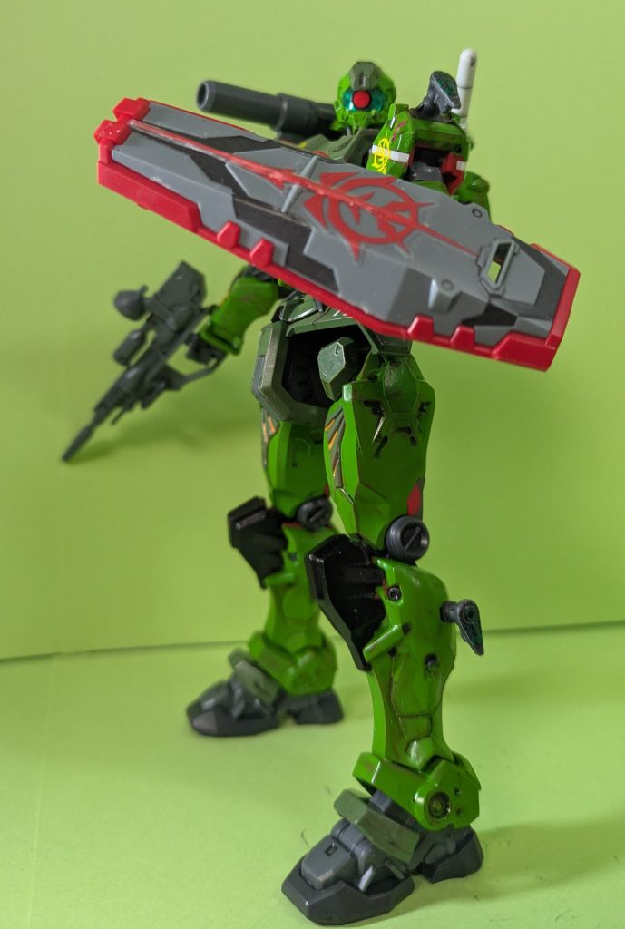 盾は標準装備。