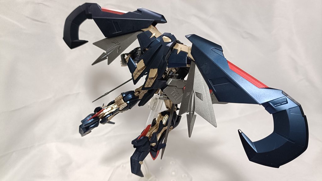 あー！ホコリがとれないよー！部品が行方不明だよー！思ってた色味と違うよー！これ以上塗り分けするのメンドイよー！塗れてないトコ気が付かなかったよー！ギャー!！艶消しがダマになって詰まったー！やめてやめて！動かす度に塗装削らないでー！ クッソ面倒になりながらもどうにかフィニッシュ！ まぁ笑ってやってくだせえ…それが何よりの供養です（俺への