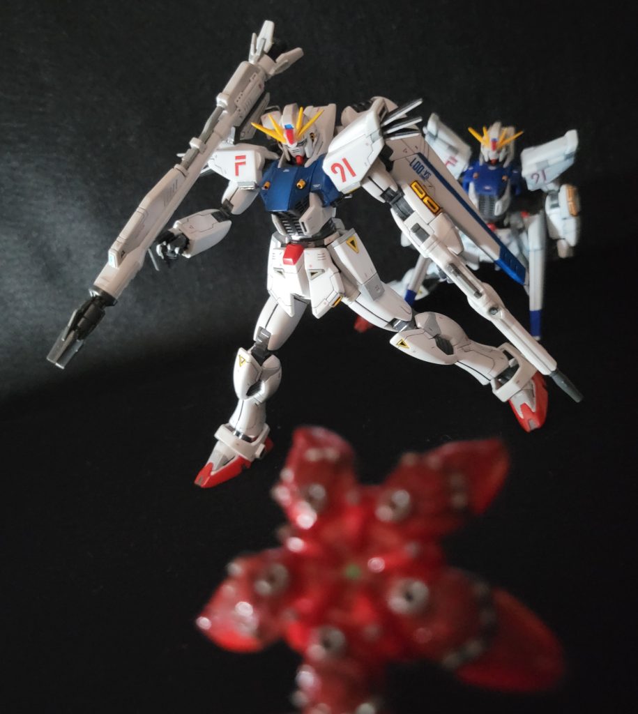 「残像に攻撃をかけているのか…?」