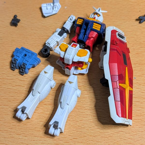 制作中のEXPOガンダム少し進みました。オプションパーツの塗装がまだまだ大変だなぁ(⁠.⁠ ⁠❛⁠ ⁠ᴗ⁠ ⁠❛⁠.⁠)(⁠.⁠ ⁠❛⁠ ⁠ᴗ⁠ ⁠❛⁠.⁠)（4枚目）