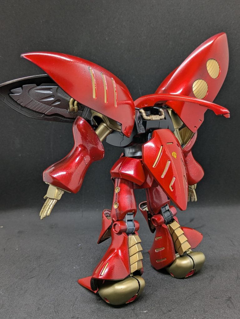 光沢塗装後に2000番の紙ヤスリで水研ぎ後、コンパウンドを3段階。下地の作り方が悪いのだと思いますが、途中で一部の塗膜が剥がれてしまいました(涙)