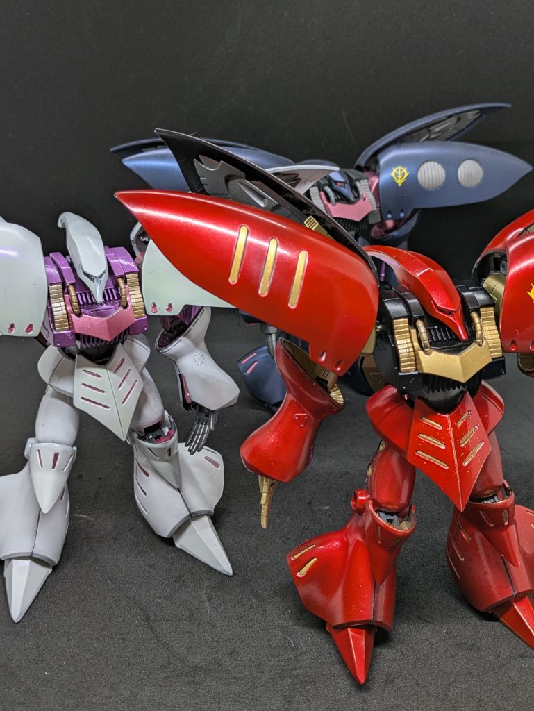 キュベレイ3姉妹は絵になりますが、ウルサイですね・・・。量産型も発売熱望です!!