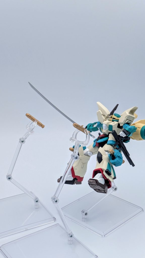 脚部ミサイルで攻撃イメージ。ミサイルに加え、ユニットも外せます。