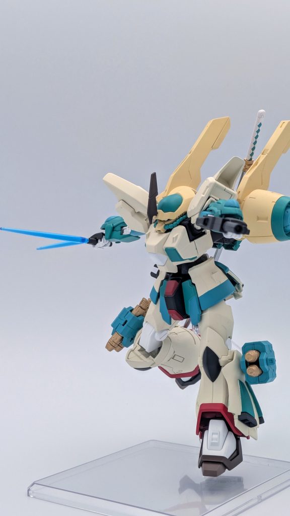 ビームライフルを装備。サイドアーマーが空いてたのと、射撃武器が無かったので追加しました。