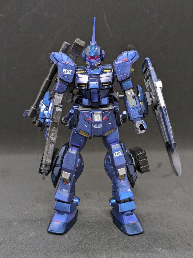 このペイルライダーが登場するのはゲームが出典で「機動戦士ガンダム外伝ミッシングリンク」に登場する機体です。といいながら、すみません、私この作品知りませんでした（爆）ゲーム、マンガとかまでは全部追いかけられないです…。ちなみにノーマルモードとハデスモードの選択式になっています。私はハデスモードを選択しました。細部の色が変化します。（自分で塗り分けるかシールの選択式になります）地上軍なので「 EFGF」になるのかもですが、手持ちのデカールにないので「EFSF」でご勘弁を。 