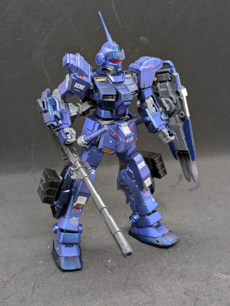 180ミリキャノンを搭載しています。分割で装備して撃つときに組み上げるようなので、コンパクトに装備されています。反動はどうなんでしょうね？考えてはダメです。感じるんです（笑）見た目重視！！