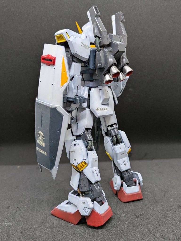 MGエゥーゴカラー　その2このマークIIはZガンダム劇場版が公開された頃のものです。エゥーゴカラーが先に発売されたのですが腰パーツか何かに不具合がある欠陥品であったというオチがつきます。それで直ぐには購入をしませんでした。その後ティターンズカラーが発売されることになり、不具合も解消されるということになりました。