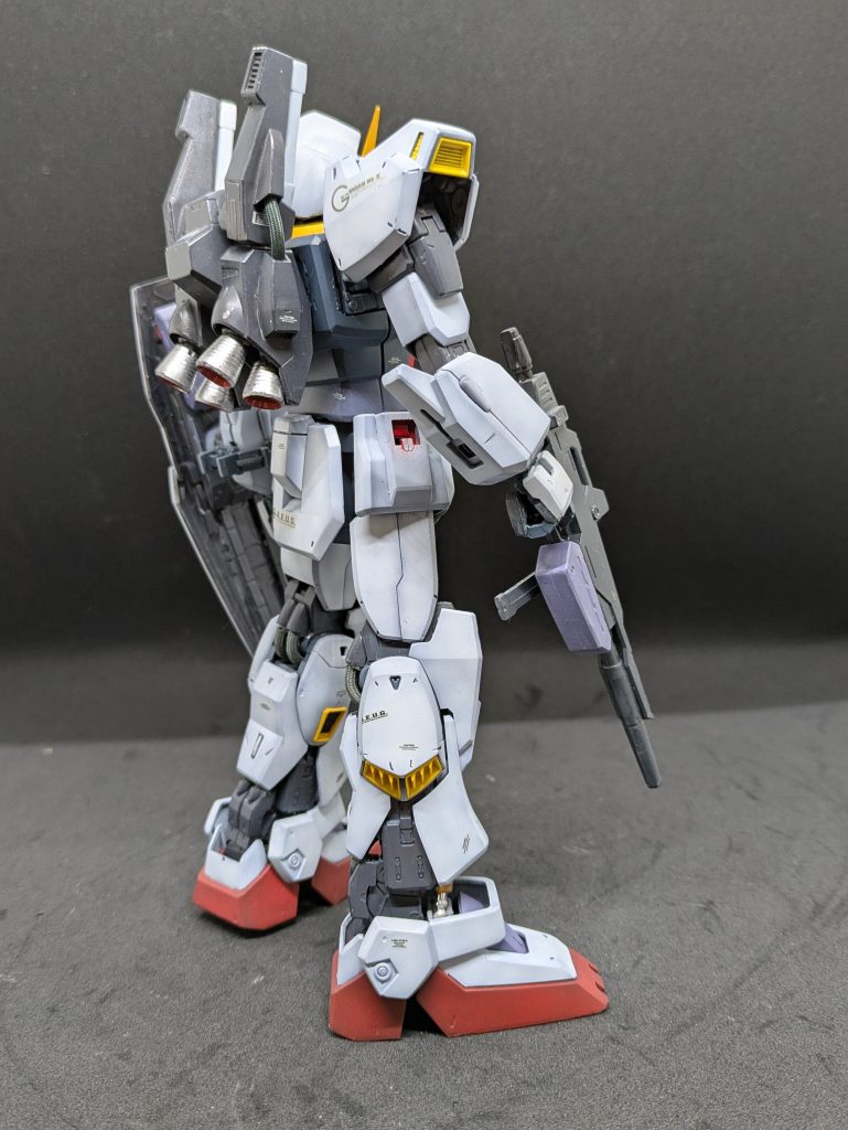 MGエゥーゴカラー　その3実はこのキット、私が買ったものではなく、私への餞別でした。私が異動になることが決まった際に、職場の仲間達がカンパしていただき、その集まった金額で買っていただいたものになります。みんなで難敵と戦ったのは良い思い出です。