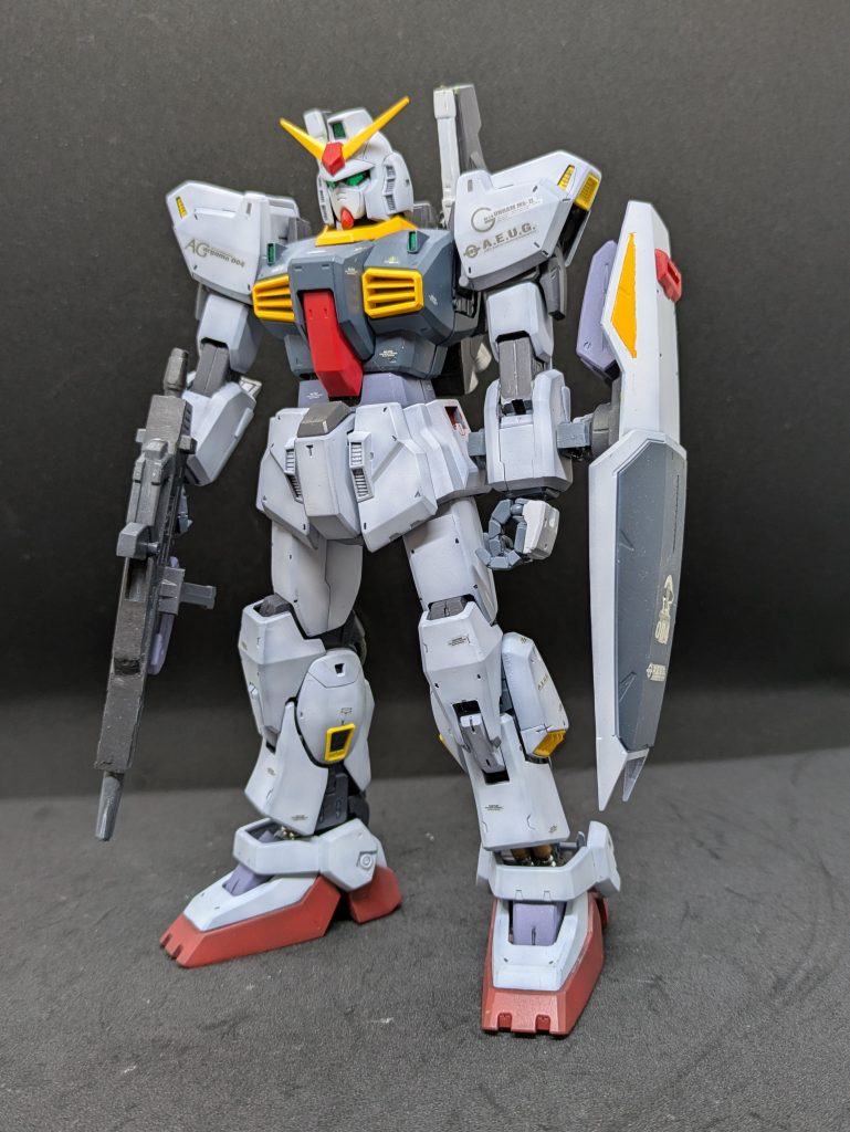 MGエゥーゴカラー　その5そんな当時の部署の仲間のおかげで買ってもらったエアブラシを今も使っております。これはその時に作ったものなので、かなりの年代物です。まだこの時いたたいたもので熟成中のものがあります（オィ）。異動して色々大変だったんですよーと言い訳。今は？？