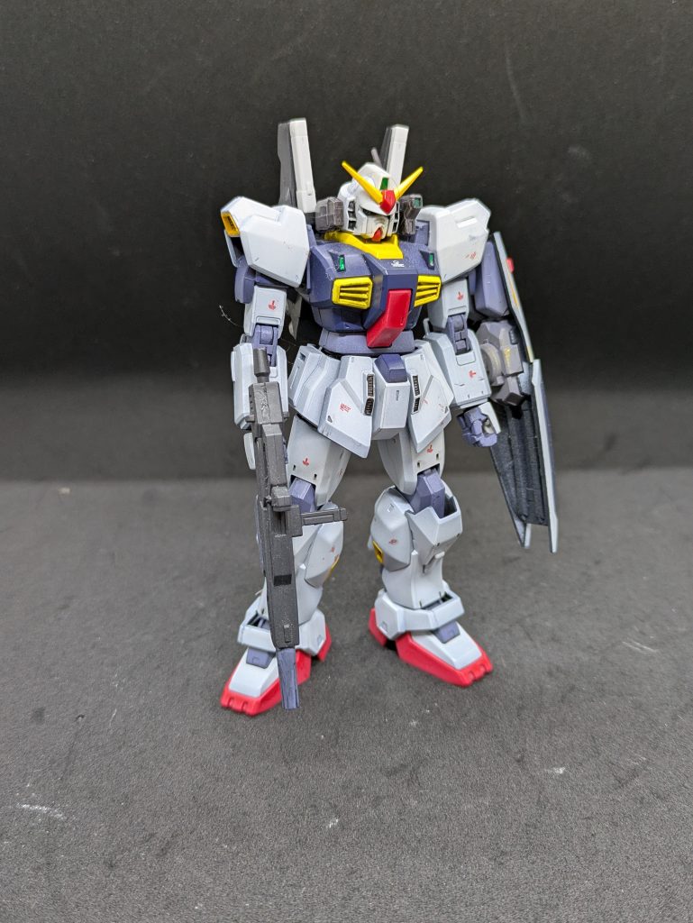 HGUCエゥーゴカラー途方に暮れているうちに何を考えたのか、また店頭に積まれていたティターンズカラーのマークIIを購入。今度はエゥーゴカラーで塗ったる！と気合を入れましたが、またも肩ジョイントが折れる悲劇！マジか～。なんだコレ、不良品か！？