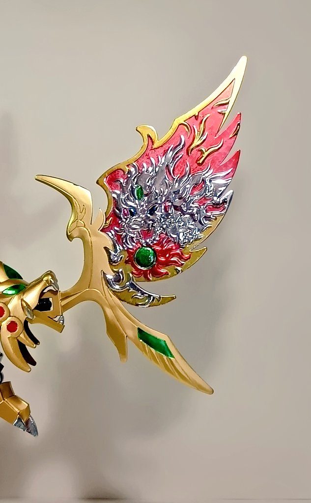 しかし、リアルタッチマーカーで塗った赤、青、黄の部分はだいぶ曇ってしまい、理想通りとはいきませんでした