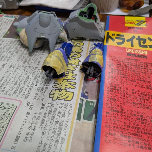 HGUCドライセン（ユニコーン版）の再販がつい最近あったらしい。近所では入荷があったのかすら分からない状況。ほんとに人気あるのかなドライセン？私は大好きですよ！SDガンダムガチャポン戦記でも初心者向けで強いし。旧キットの出来の良さには定評があるのですが、私は今回初めて作ります。購入からかなりの年数が経っていて、箱がボロボロです。組んでいなかったため震災で犠牲にならなかった経緯があります。塗り分けはもちろん足りないですし、ディテール追加も色々したいと思っています。ダブルゼータ版のHGUCが中古屋で一万円でした。世も末です。こちらの方が出来がよいのでは？と思うので、先に旧キットを作って楽をしたいと思います。旧キットは仮組→調整→塗装等の工程を頭の中で組み立てて進めるので、難産ですが楽しい（苦しい？）作業になりそうです。「オウギュスト・ギダン行くぜ！」（4枚目）