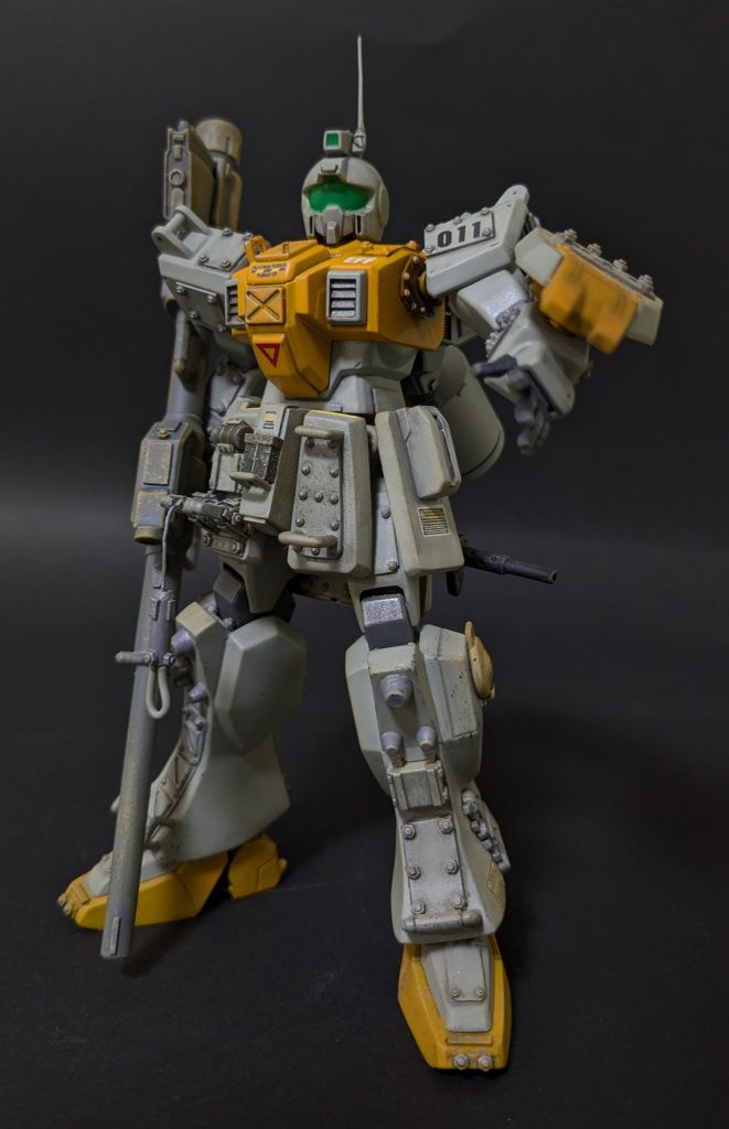 また頭部にアンテナつけてますね…