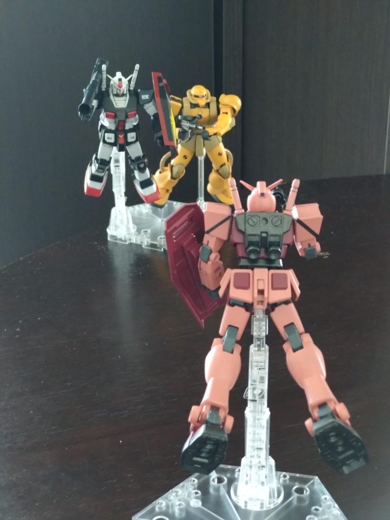 最近アクションベースを買いました。遊べるアイテムですね。何処かで見たシーンを再現してみたり。（この頃はまだ赤くなかったけども）