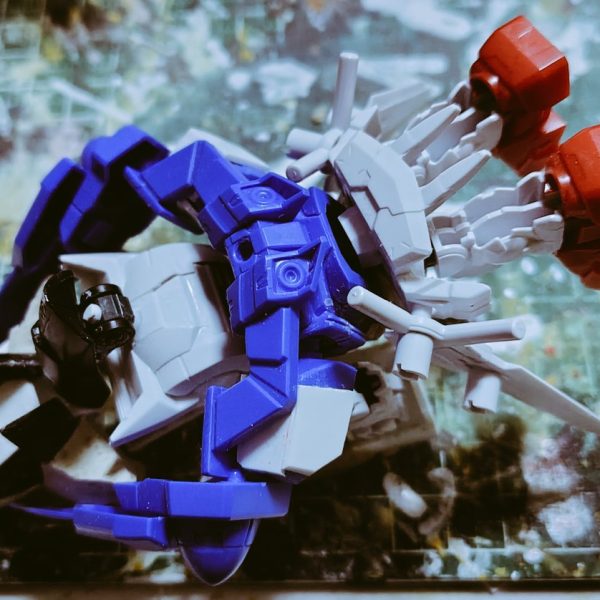 ジャンクからウルフヘッドパーツ完成。ダブルオーガンダムの後頭部にジョイントパーツ追加。これでウルフモードに変形できるぞ。（4枚目）