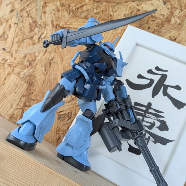 先月はミスターブシドー強化月間でしたが、今月から『震える山』推進月間です。先ずはHGUC1/144グフカスタムに取り掛かります。パチ組終わりましたがもうこのままでも充分かっこいいです。何もしなくてもいいのではと思ってしまいます🤤かなりの良キットですよね🤤🤤（2枚目）