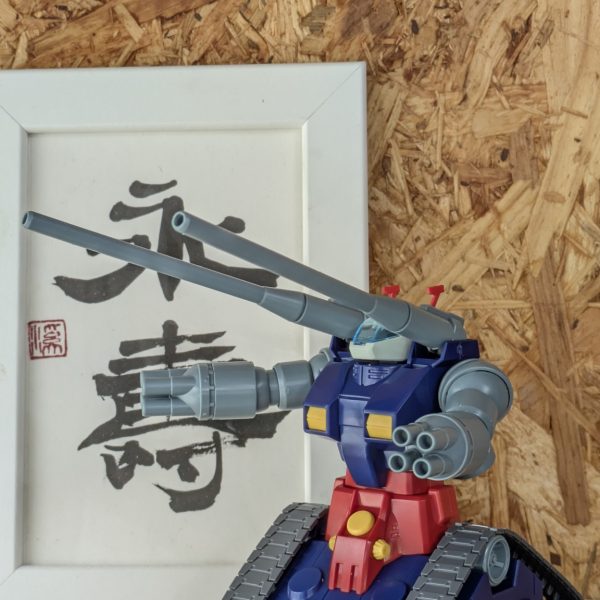 今月は『震える山推進月間』なので2機目は、量産型ガンタンクを作ります🙌🏻グフカスタムに時間かけすぎて他の機体ぜんぜん作れませんでした💦💦🤣量産型ガンタンクはHGのキットがないので、普通のガンタンクを改造しようと思います👍🏽凄い単純なキットなのて素組はあっという間に終わりました😻✨単純ですがそこそこ良いキットだと思います😋また改造過程を細くアップしていきますのでお付き合いいただければ幸いでございます🙇🏼‍♀よろしくお願いします(gundam-kao2) （3枚目）