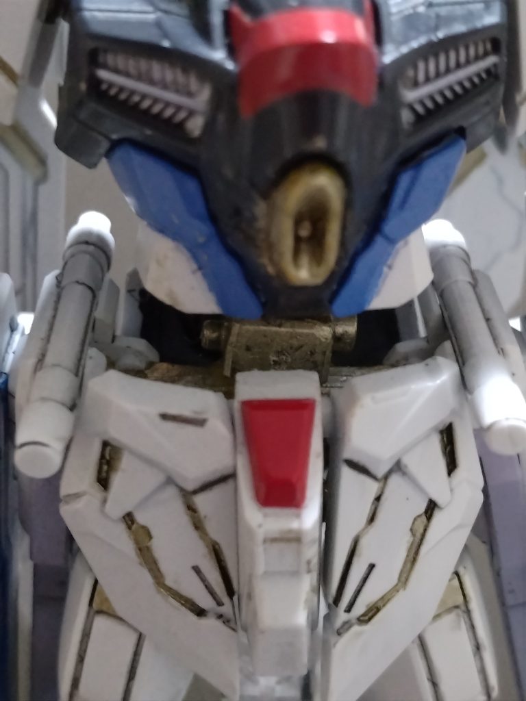 改造した部分は腰だけです。腰部分にもう1個Gフレームの接続ジョイントを入れて、フロント,リアスカートの位置を上げています。これで足は長く見え、可動域は広いという一石二鳥な改造方法です。ただその場の思いつきで(꜆꜄꜆˙꒳˙)꜆꜄꜆オラオラオラってやってたので結構雑になってしまいました...