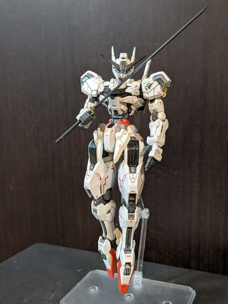 前回は素立ちだったのでちょっとだけポージングさせてみました。