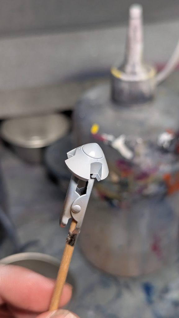 パーツの上側だけシャドウが残るようにグラデーション塗装。より自然なグラデーションに。