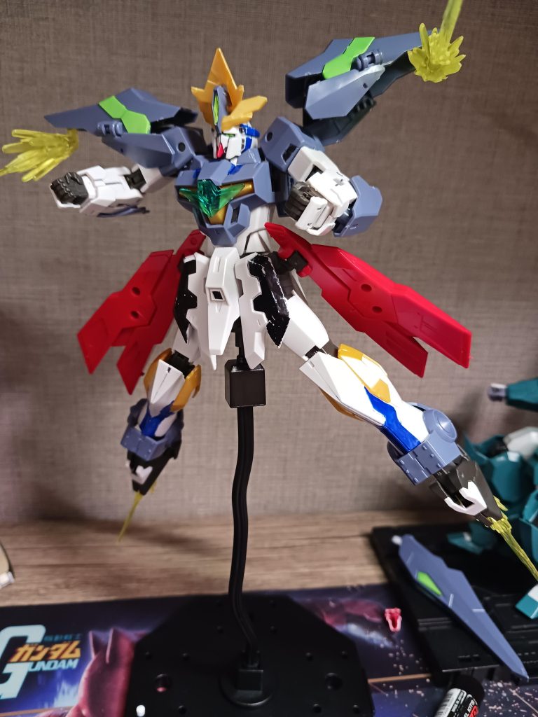 武装は肩、足から生えてくるビームサーベルと𝐩𝐫𝐢𝐳𝐞メイスを改修した、ハイパーメイスなどなどである