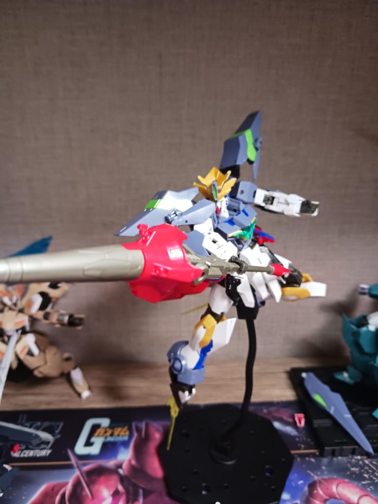 メイスを片手に持つほどパワー系でありここの部分はグシオンIIIを意識している、ビームサーベルはインパルスヘル、遠距離などはフリーダムから取っている