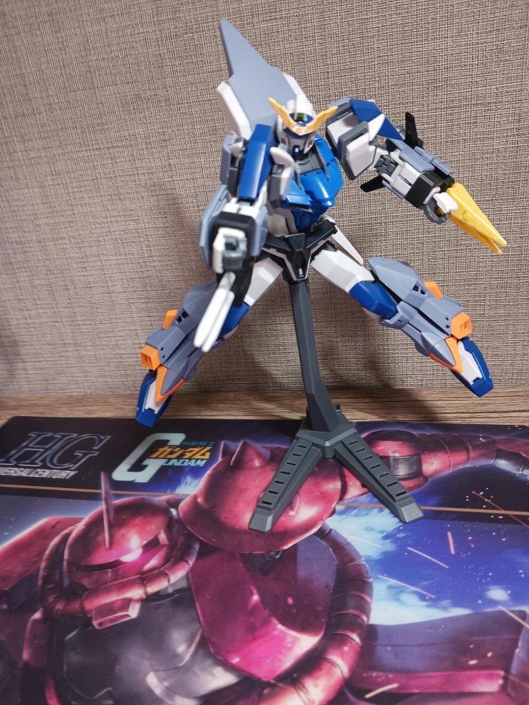 ガンダムデュリッツはもともとレイの試作msだったが、ライトが消えた際レイのトラウマになったため三太郎が乗ることとなり、最改修が行われたためライジングデスティニーフリーダムの胴体と酷似する