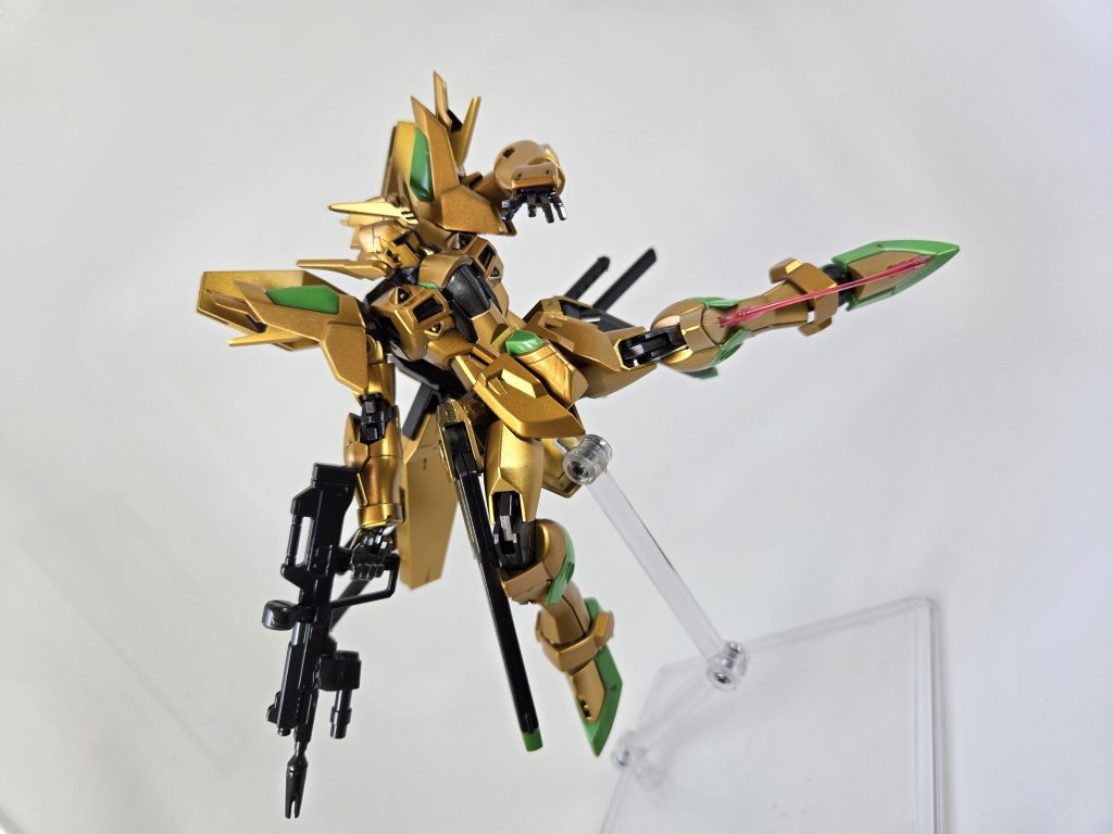 下半身はほぼイモジャなので脚部ビームブレイドも使用可能。