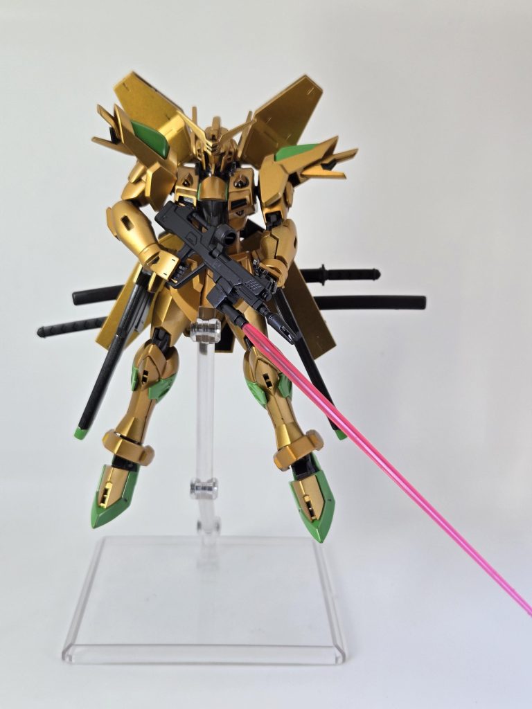 ビームライフルはデスティニーのものをベースにビームサーベルを発振させられるよう改造しました。