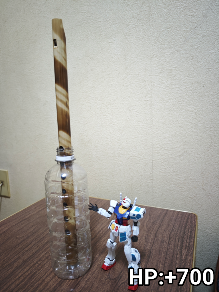 ちなみにカレーの写真の上に見切れてる木の棒みたいなのは「バングラデシュ縦笛」です。何故かフードコートにあったので一緒に買っ…ゲットしました。万博ガンダム「何故これを入手しようと思ったのか…」ぶっちゃけカレーがあれだったのでこんなんでもなんか良心的に見えたんだよ…