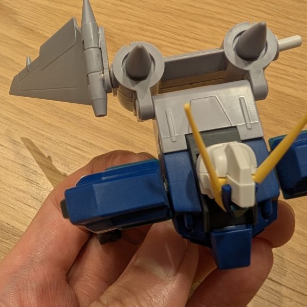 ゆっくりですが作成中ジェットストライカーを設定通りの展開をできるように加工キットのままでも設定通りに可変するとおもうやん😂（2枚目）