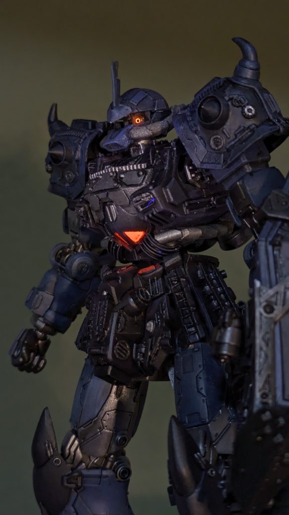 目の玉小さくして、光を輪っかにする事で怖さを強調😳