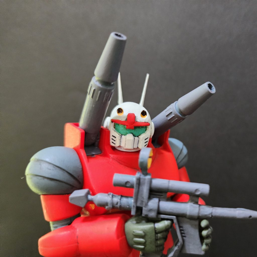 顔面アップですきっとそのままだとのっぺりし過ぎてたのでちょっとだけ男前にしてます雰囲気出てるかな?頬の髭モールドは描いてますスジボリ技術が無いもので…