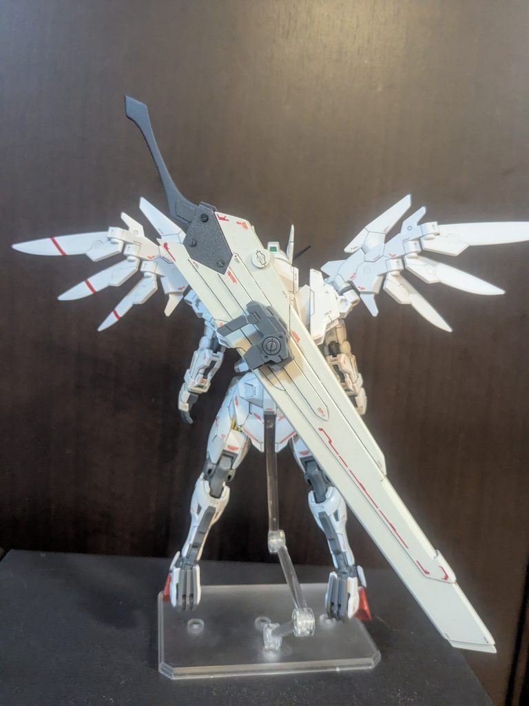 対艦刀装備どう考えても鞘から抜ける長さではないのでビットステイヴのように独立して動く設定