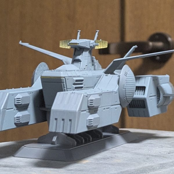 1/1700 ペガサス級強襲揚陸艦製作中!!細部塗装まで完了!塗装が乾いたらトップコートかけてから汚しへ。この塗装になったのでこの艦は正式に[ペガサス]とする!塗装のモデルはジャブローでホワイトベースの隣にいた謎の同型艦。（2枚目）