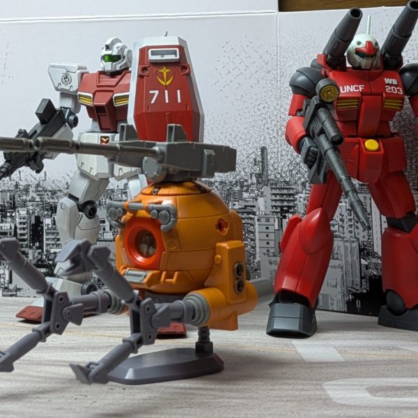 HGUC ボールK型組立完了!!現在製作中の国連海兵隊仕様のマルダー歩兵戦闘車の仕上がりが明日になるので一気に組み上げ。勿論武装は2連装15キャリバー!!ボールK型はこれ以外認めん!!異論は認める!!パイロットは一年戦争でスーパーユニカムになる前のシイコ・スガイ少尉になる予定なので2枚目には一年戦争中にシイコが乗った機体たちと記念撮影。（2枚目）