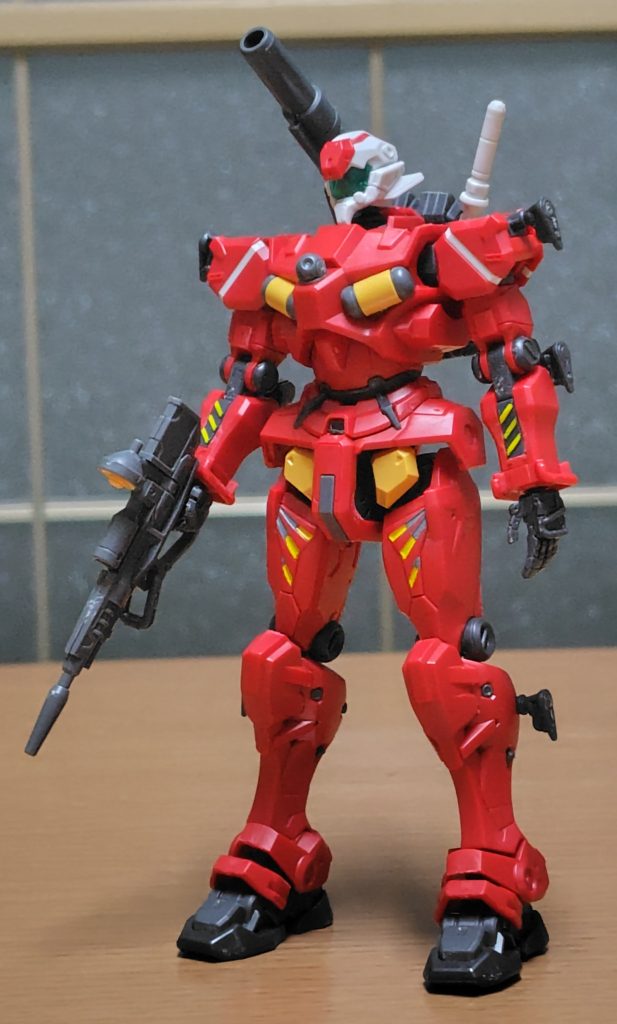 全体像。RX77ガンキャノンの胴体頭部にガンダムの四肢を移植。武装はビームライフル、ビームキャノン、ビームサーベルと盾は装備してない。中距離砲撃重点から胴体装甲の厚さ故だろうか。