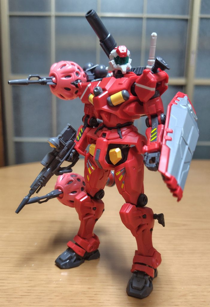 四肢には専用のハードポイント有りで赤いガンダムのビット等装備出来るが、ハードポイントは棒でかなりオプションウェポンを選ぶ。