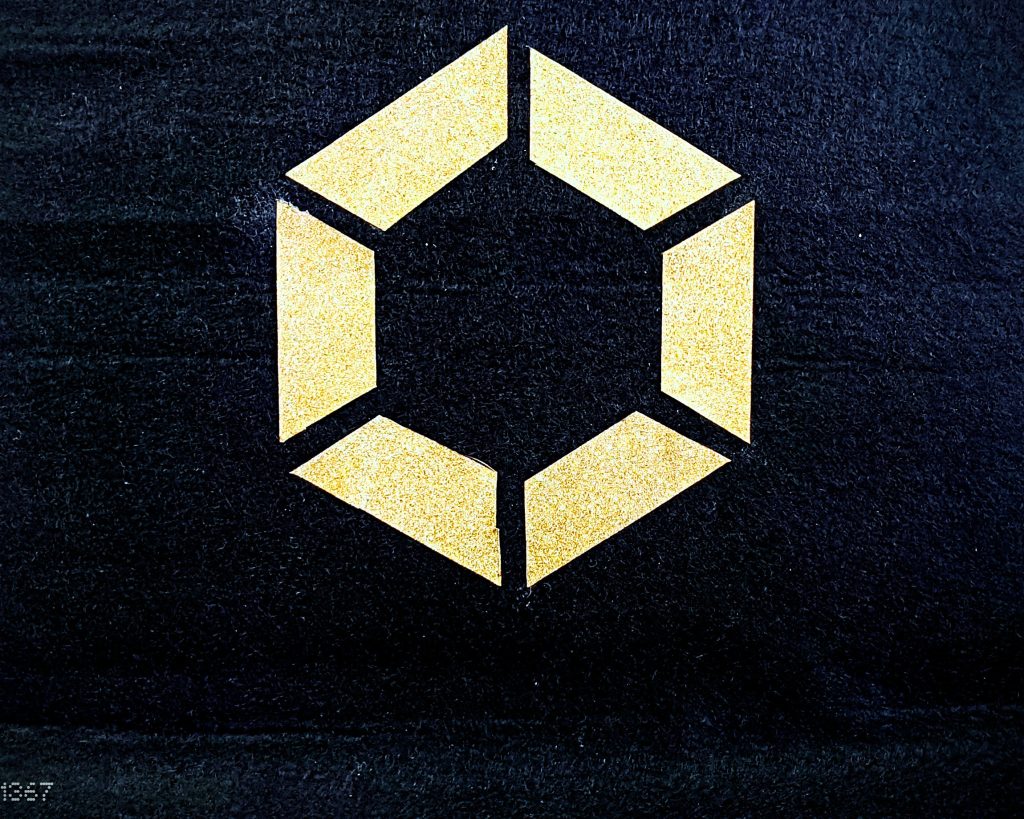 実は上だけ若干ずれている軍警マーク何か意味があるのか気になるところちょっといびつなのはご愛嬌(gundam-kao5)