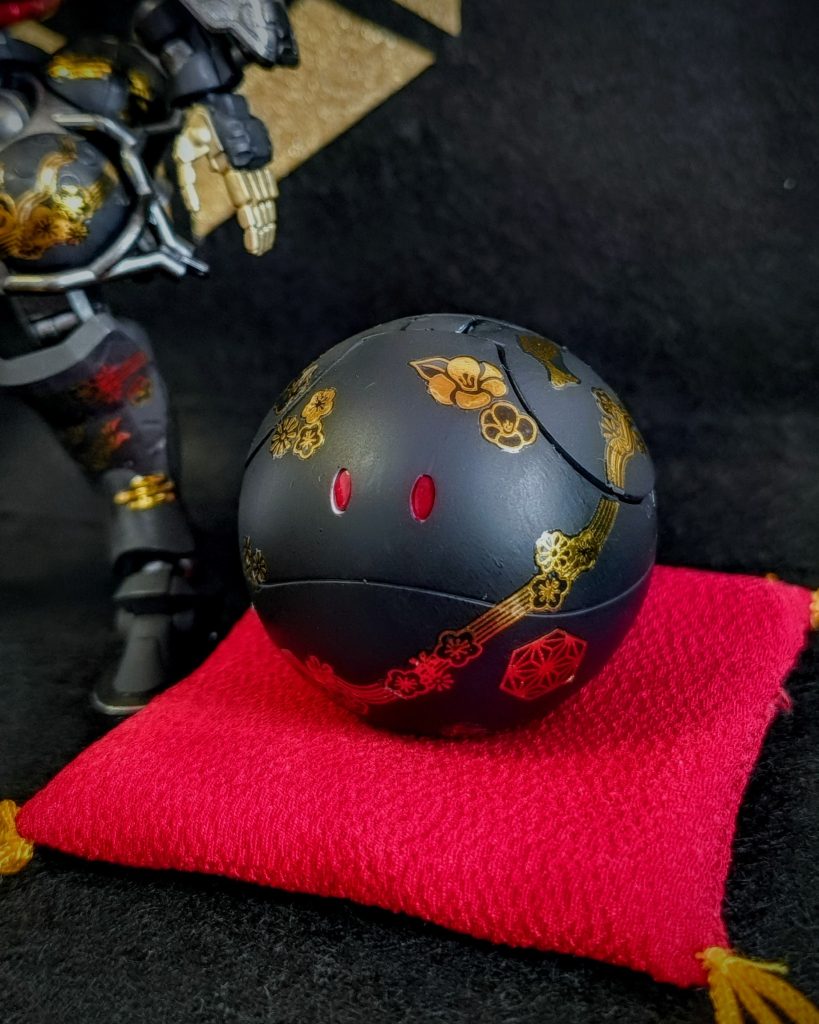 そして今回初披露!!相棒(マヴ)の覇絽(ハロ)シーブルーで塗装し、和柄のシールで装飾しました。