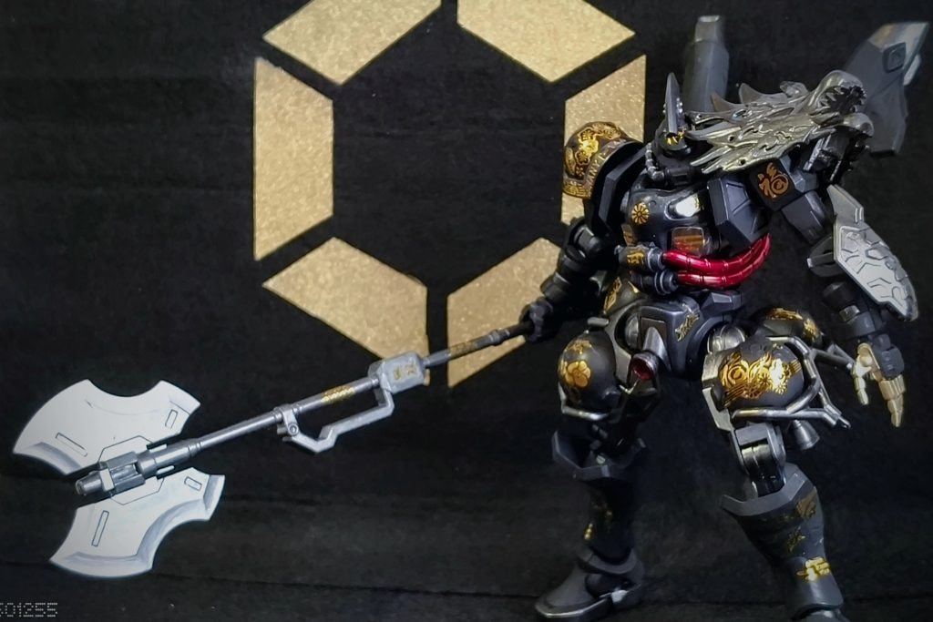 武器は巨大な斧と鉄拳のみ