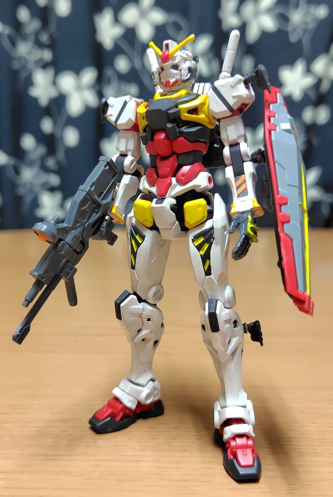 赤いガンダムを淡い赤→グランプリホワイト、ヘリウムコアや胸部駆動等の一部→イエローに筆塗りして白を主体に黒、赤、黄色の王道トリコロールに近付けた機体。「仄めかされた」と書いたが連邦軍属以外は未設定。V作戦はキャノン以外オジャンになったが開発者のテム・レイ生存や後のサイコ・ガンダムの存在も有ってその間として連邦保有のガンダムとして設定した後付けで肉付け出来るMS。