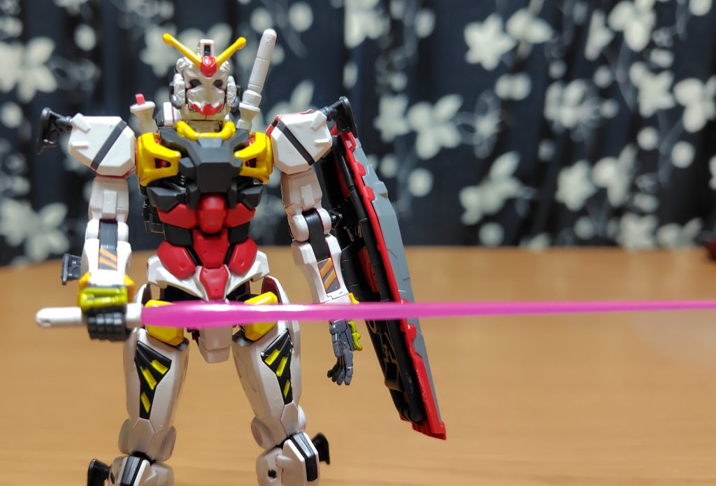 主な武装はビームライフルに耐ビームシールドの他ビームサーベルと其処は元のRX-78-02ガンダムと共通。